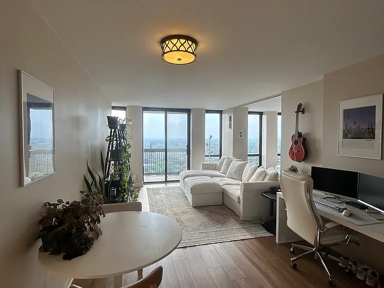1660 N La Salle Dr #3206 — Photo 2