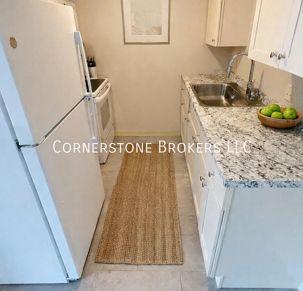 333 Custer Ave #12 — Photo 3