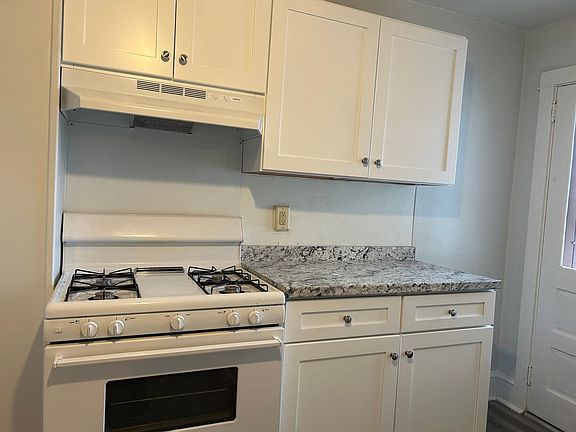 2nd image of 522-524 E King St #3F