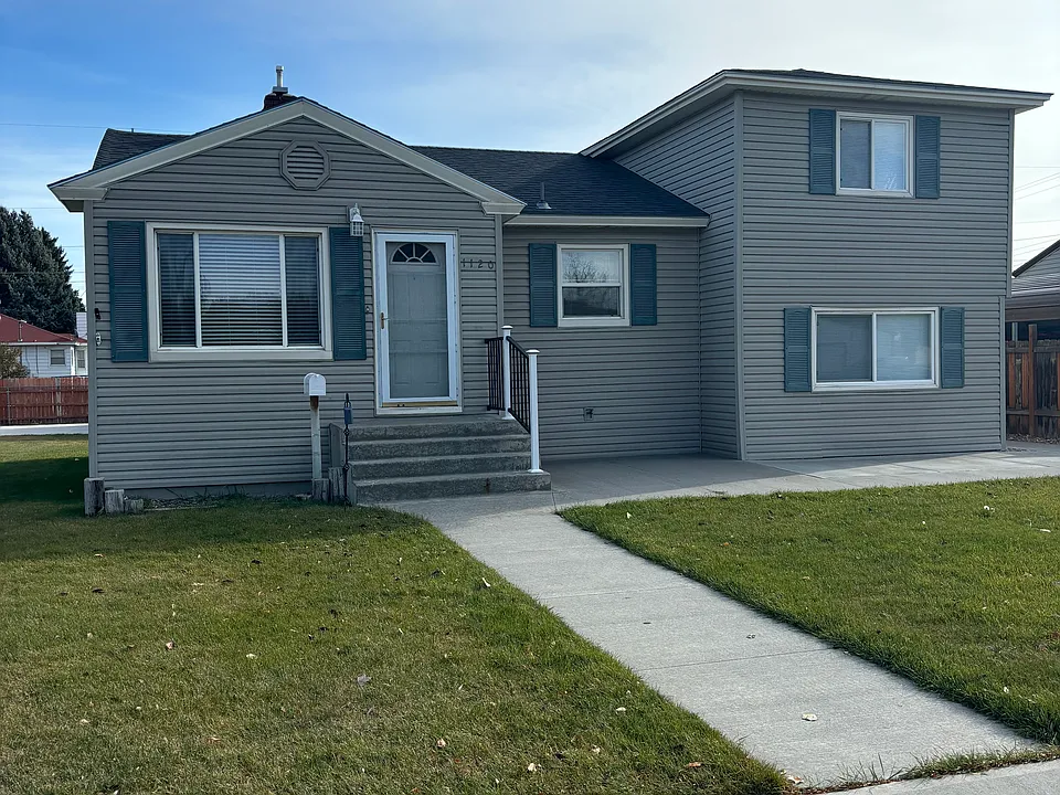 1120 Bear Ave