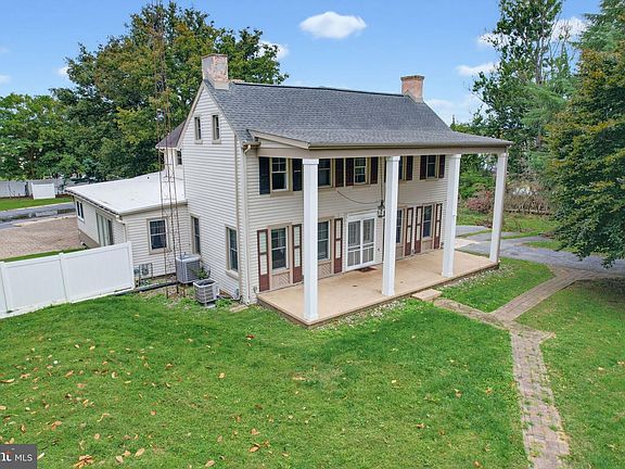 3rd image of 3886 Brenford Rd