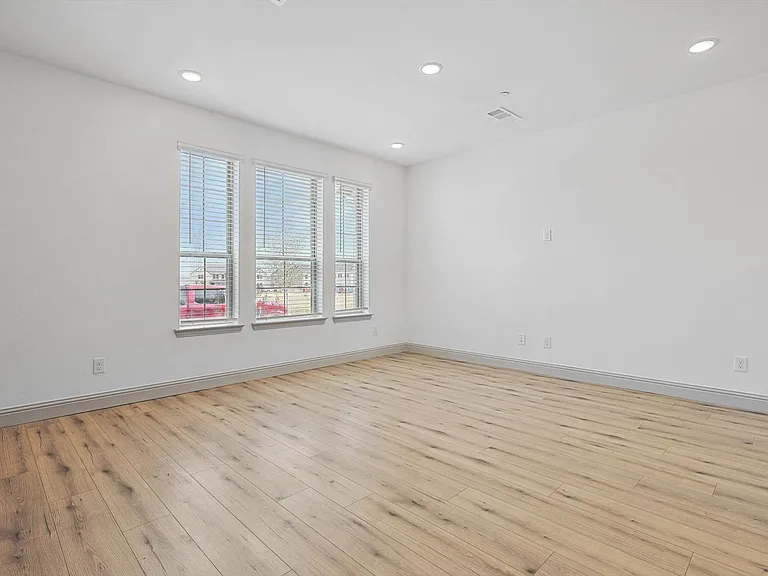 517 Parkside Dr — Photo 28