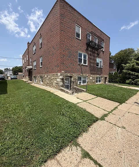 7908 Castor Ave — Photo 1