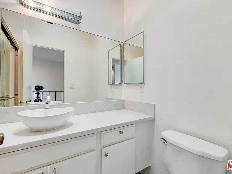 832 Palm Ave #305 — Photo 8