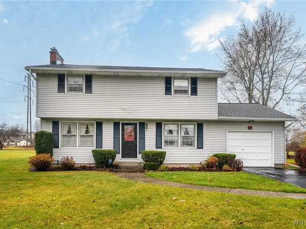 6399 Sherman Dr, Lockport, NY 14094
