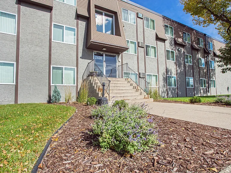 109th Place Apartments — Photo 13