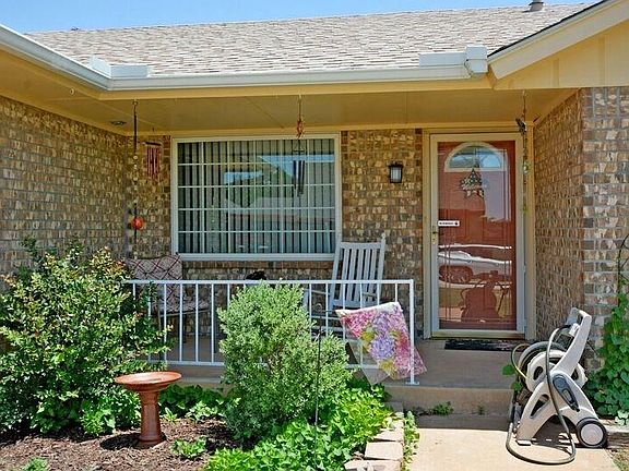 3rd image of 616 S Silver Leaf Dr