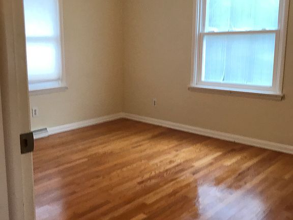 4th image of 9076 Maplewood Dr