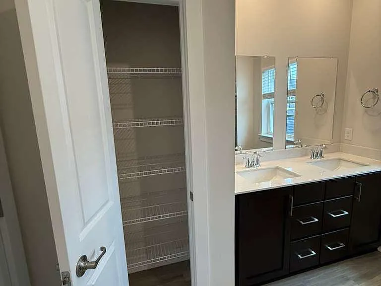 704 Peony Ln — Photo 12