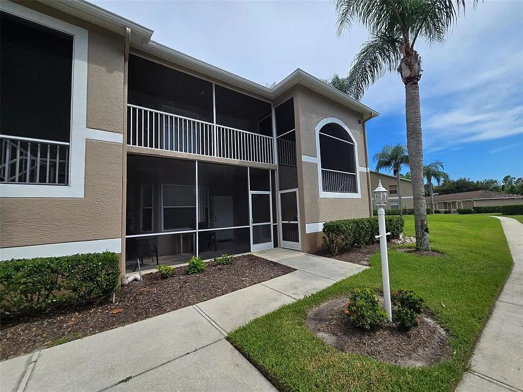 2 bed, 2.0 bath, 1684 sqft, $4,200 — Photo 2