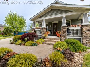 61 Cutting Dr, Troy, MI 48085