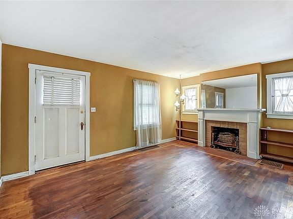 4th image of 130 W North College St