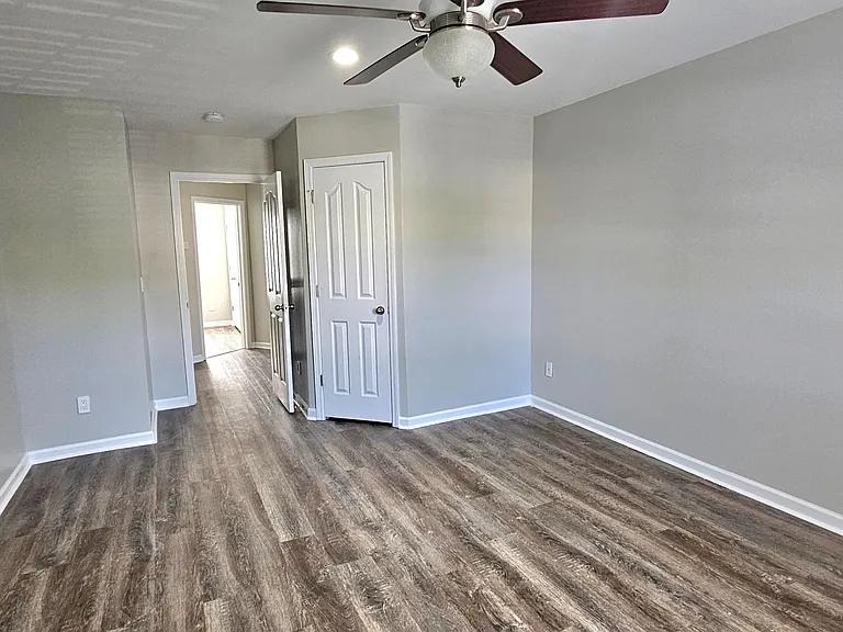 5817 Fox Point Cir — Photo 30