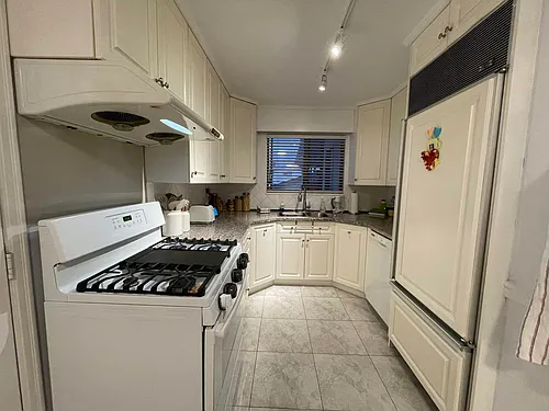 5100 Fulwell St Photo 1