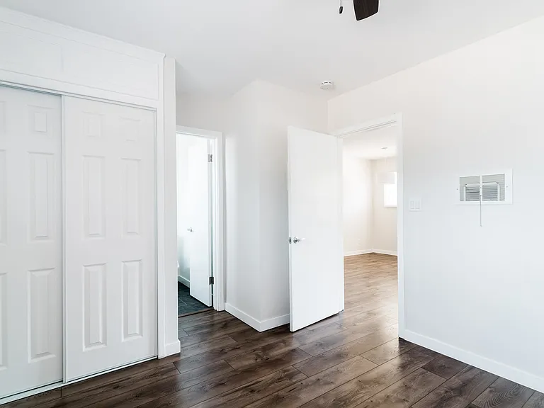 512 S Myers St — Photo 4