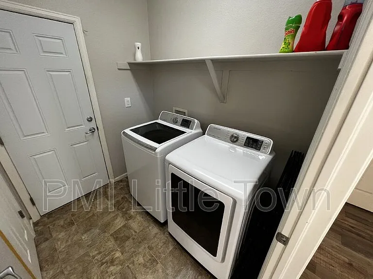 24646 E Florida Ave — Photo 31