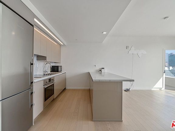 5th image of 1050 S Grand Ave Unit 1604