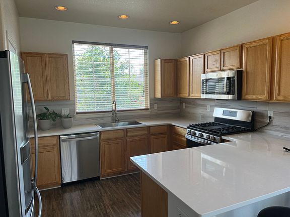 5th image of 301 W Cottonwood St