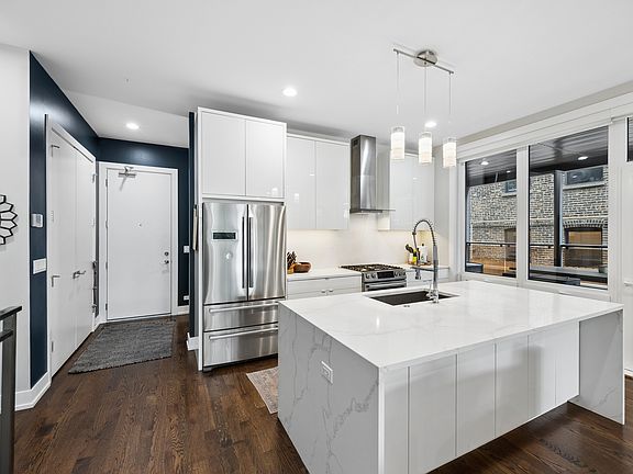 5th image of 2324 N Winchester Ave #102