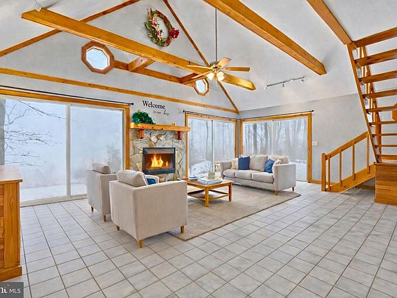 4th image of 453 Lost Valley Rd