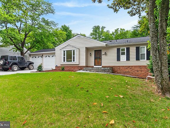 3rd image of 814 Stag Way