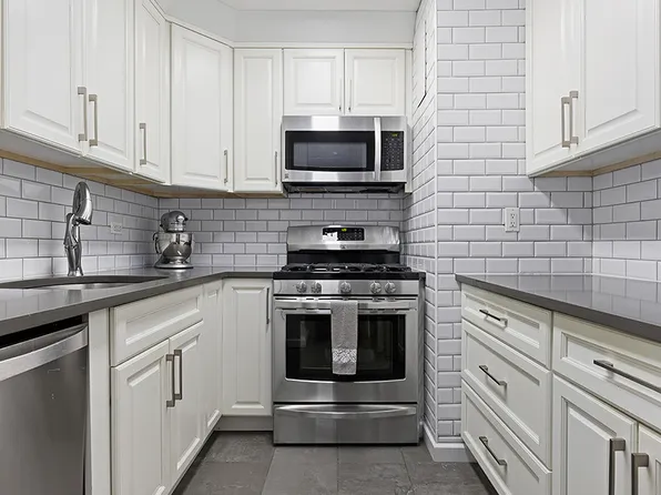 90 Gold Street image 2 of 8