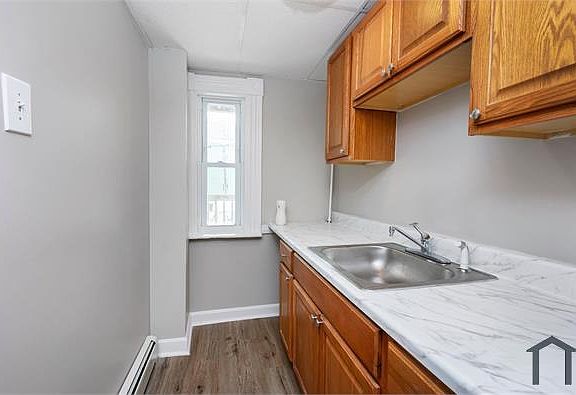 4th image of 221 Lake Ave