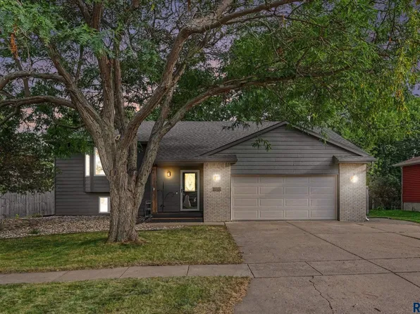 700 N Zelmer Dr, Tea, SD 57064