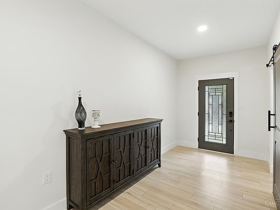 4th image of 8303 Tidewater Ct