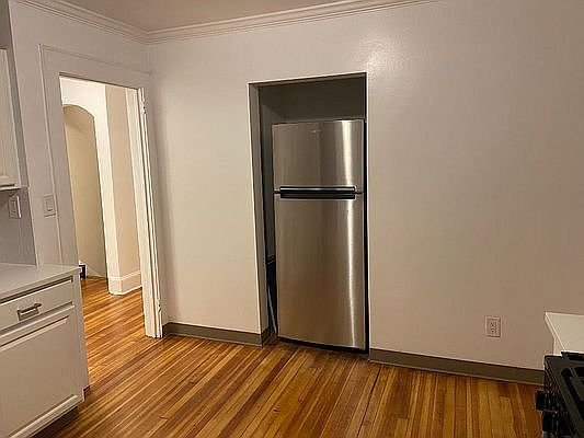 3rd image of 257 Bryant Ave APT 2L