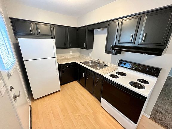 4th image of 1620-1624 S 90th St #1624-1