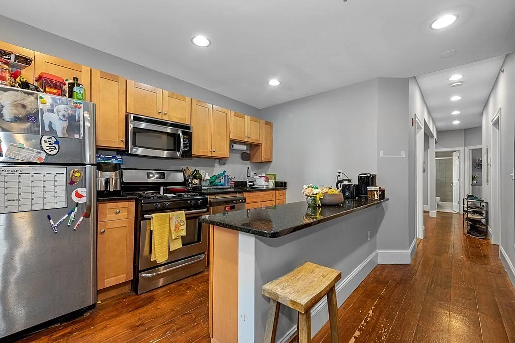 4 bed, 1500 sqft, $6,000 — Photo 1