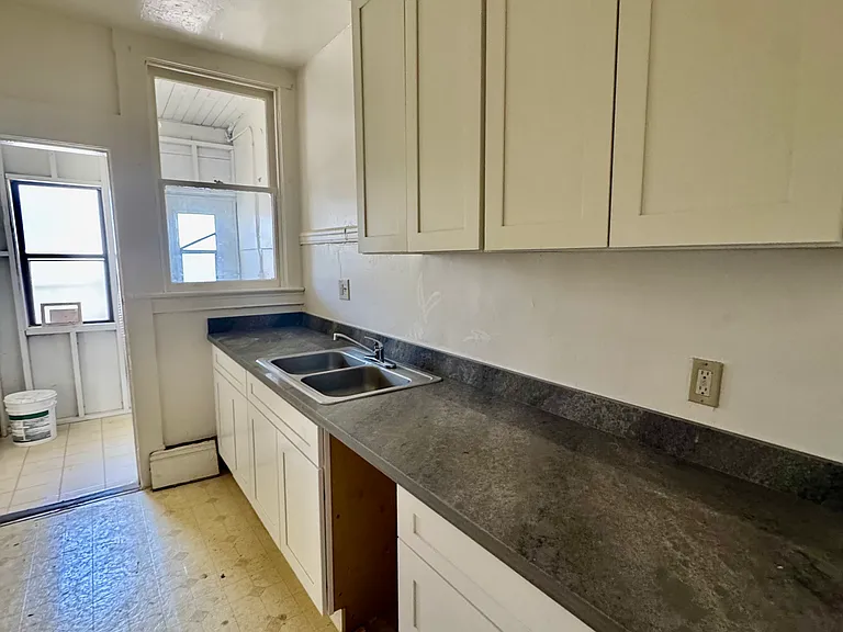 2512 L St #7 — Photo 3