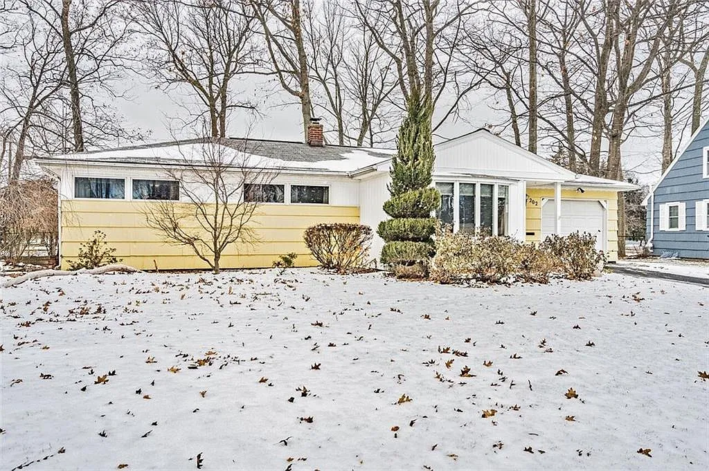 202 Shore Acres Dr photo 1