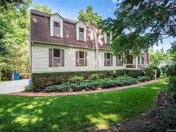 5th image of 1480 Robinhood Dr