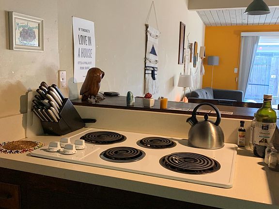3rd image of 329 Cabrillo St APT B
