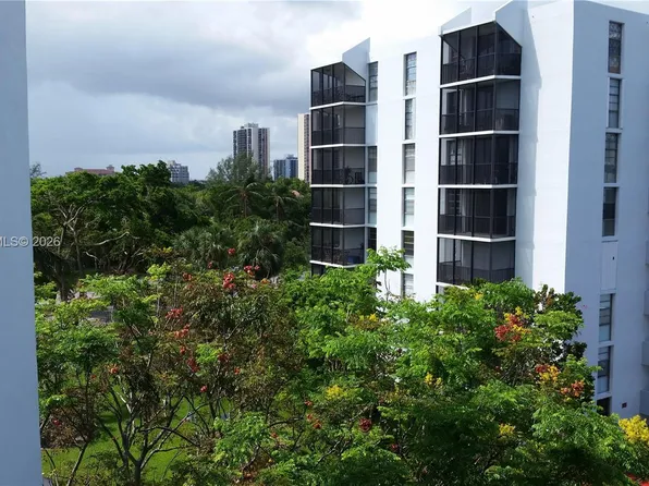 3475 N Country Club Dr APT 202, Aventura, FL 33180