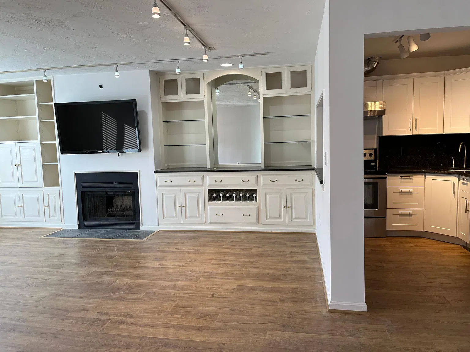 164 Quincy Shore Dr — Photo 2