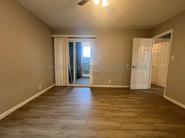 408 W Blackhawk Dr #1 — Photo 16