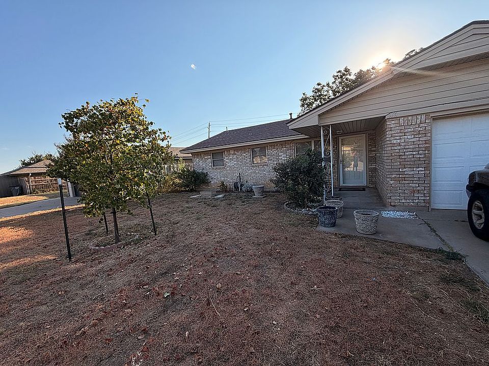 1st image of 206 SE Surrey Pl