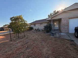 206 SE Surrey Pl, Lawton, OK 73501