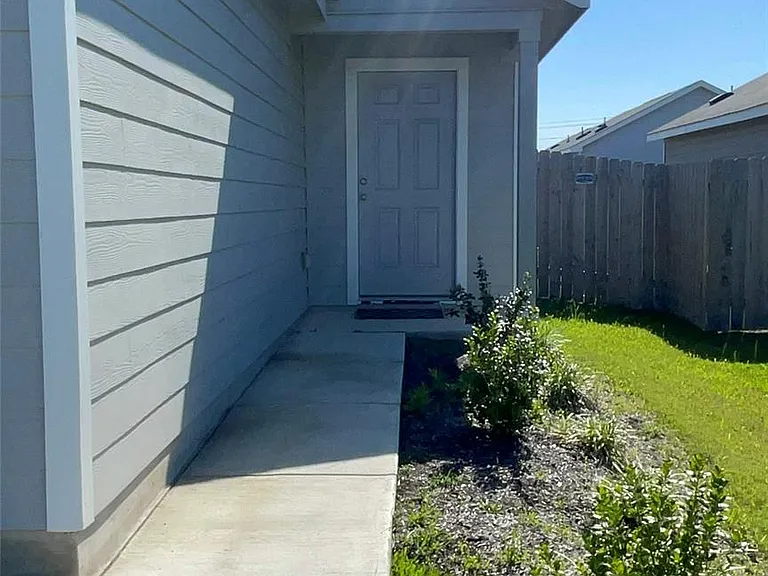 212 Marty Allen Loop — Photo 2