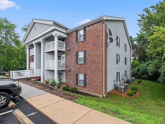 4th image of 1911 Marine Terrace Dr APT J
