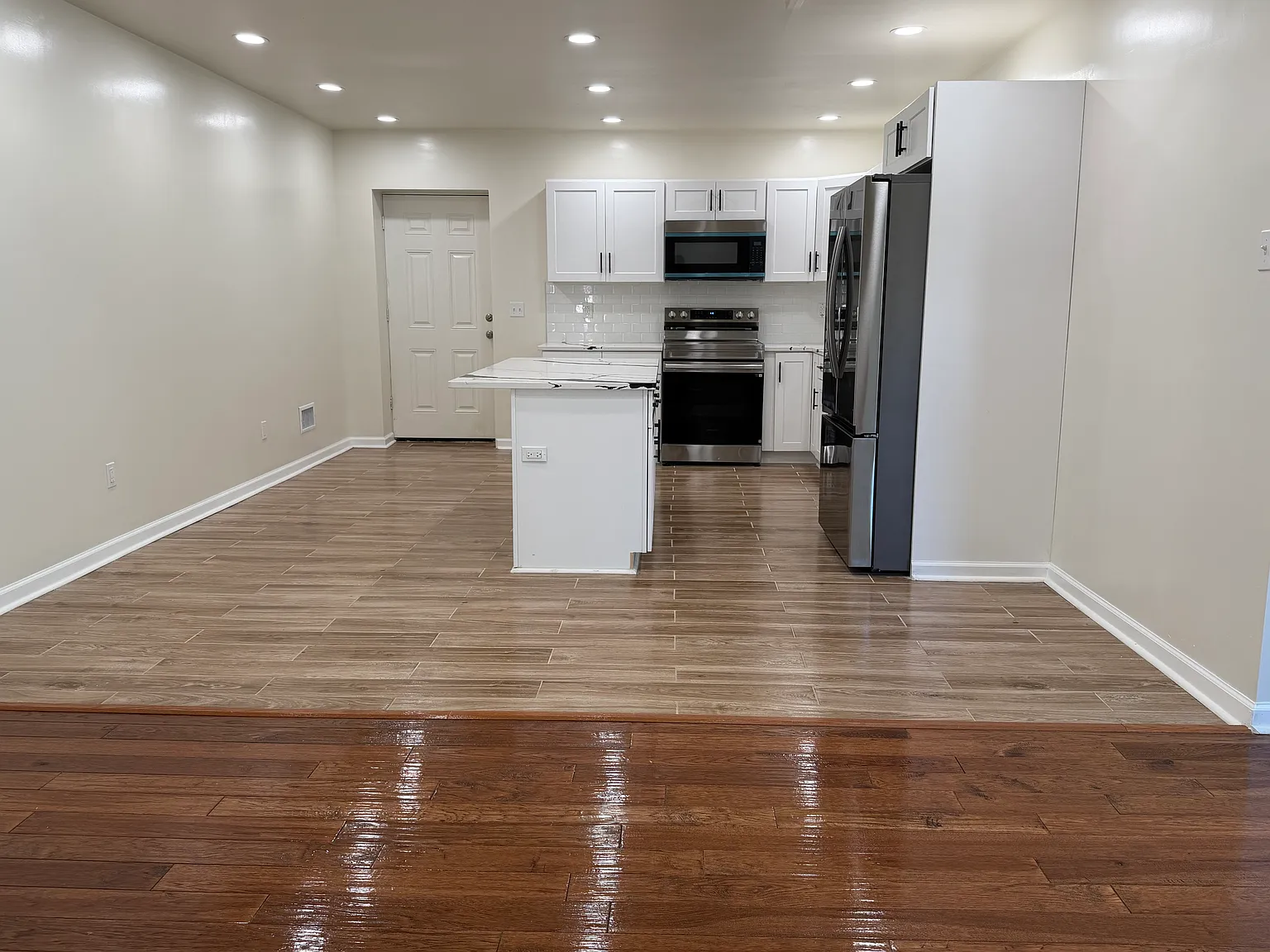 6 bed, 2500 sqft, $1,400 — Photo 2