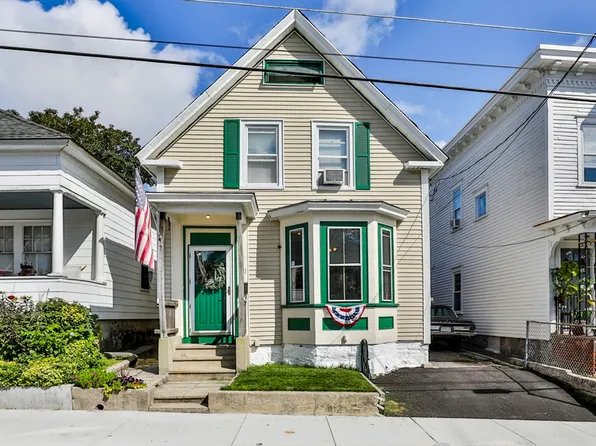 17 London St, Lowell, MA 01852