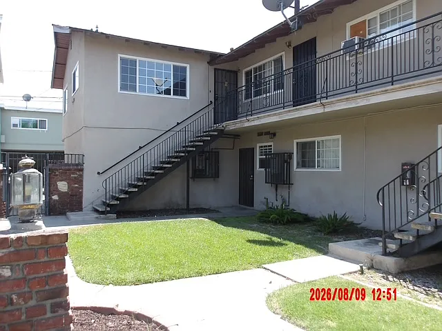 3 bed, 950 sqft, $2,850 — Photo 2