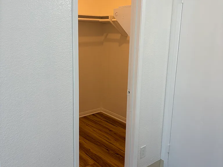 1905 E Grand Ave #10 — Photo 13