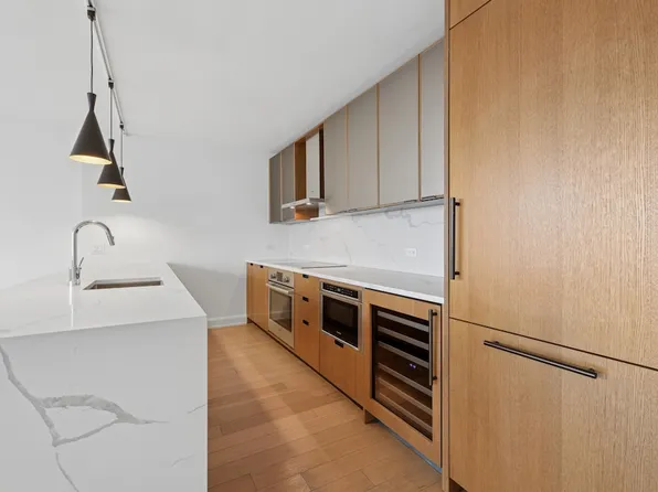 420 East 54th Street image 2 of 30