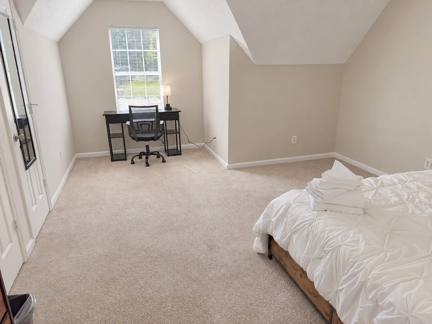 4 bed, 2.5 bath, 2060 sqft, $925 — Photo 2