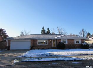 702 Birkett Ct, Washington, IL 61571